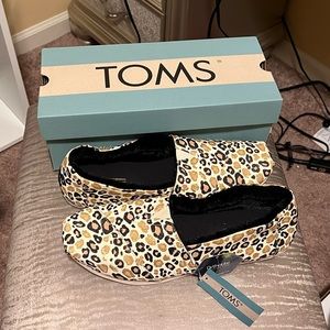 BRAND NEW Size 12 TOMS